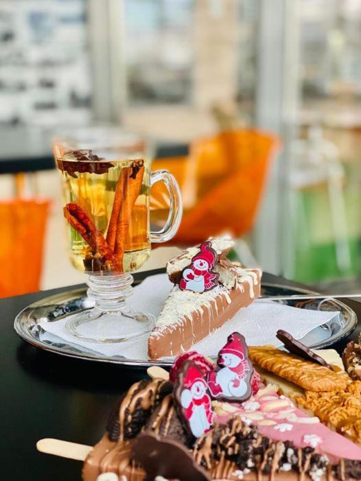מלון פרטיזנסקה Aerocafe מראה חיצוני תמונה
