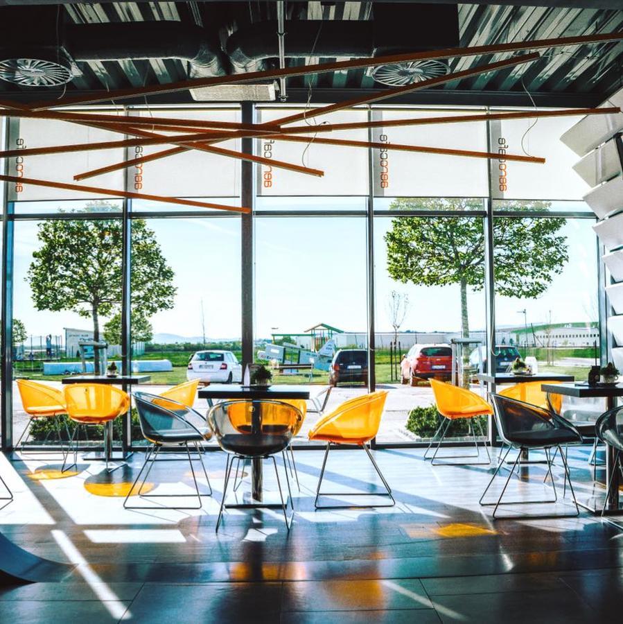 מלון פרטיזנסקה Aerocafe מראה חיצוני תמונה